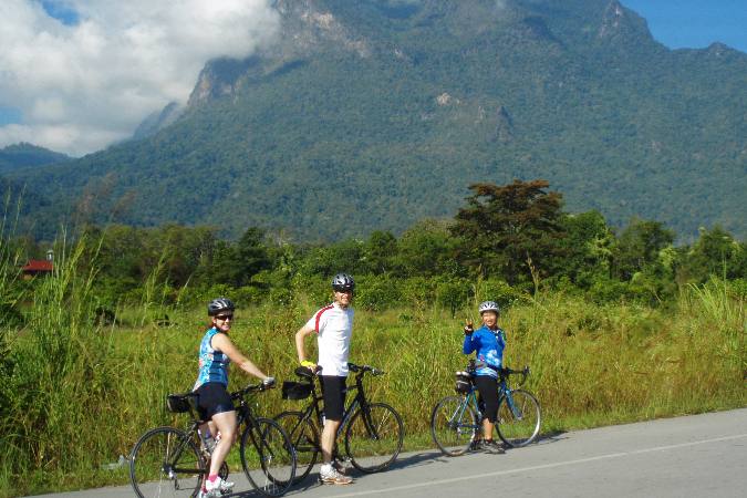 family members on Thailand bicycle tour